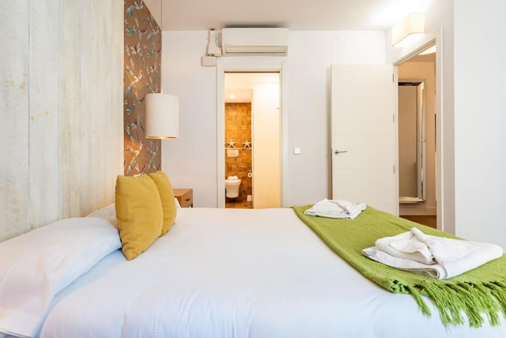 Super Central Malaga Flat With Terrace And Free Parking Exteriér fotografie